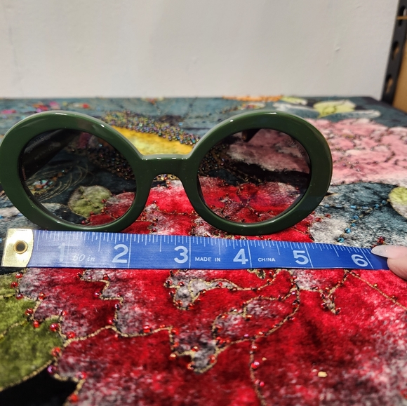 Chanel Green Sunglasses - Picture 4 of 10